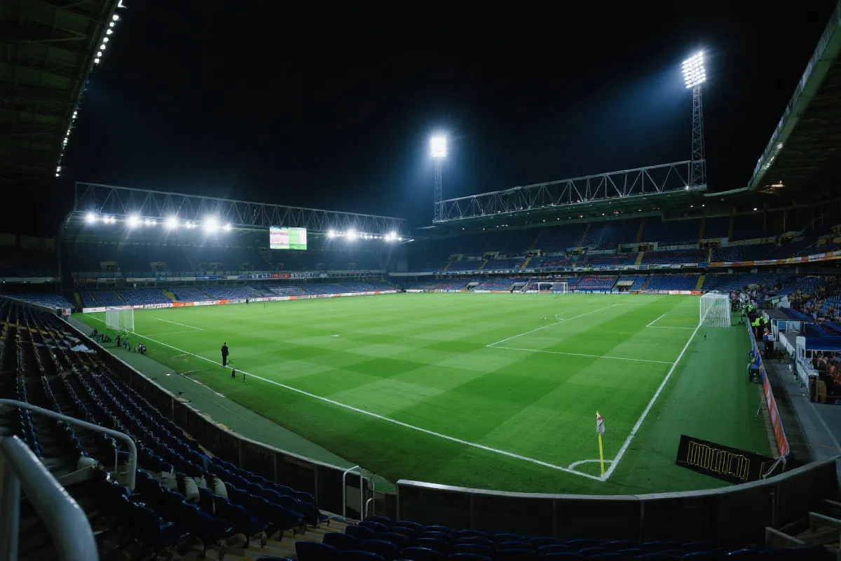 意甲夜场球场氛围图